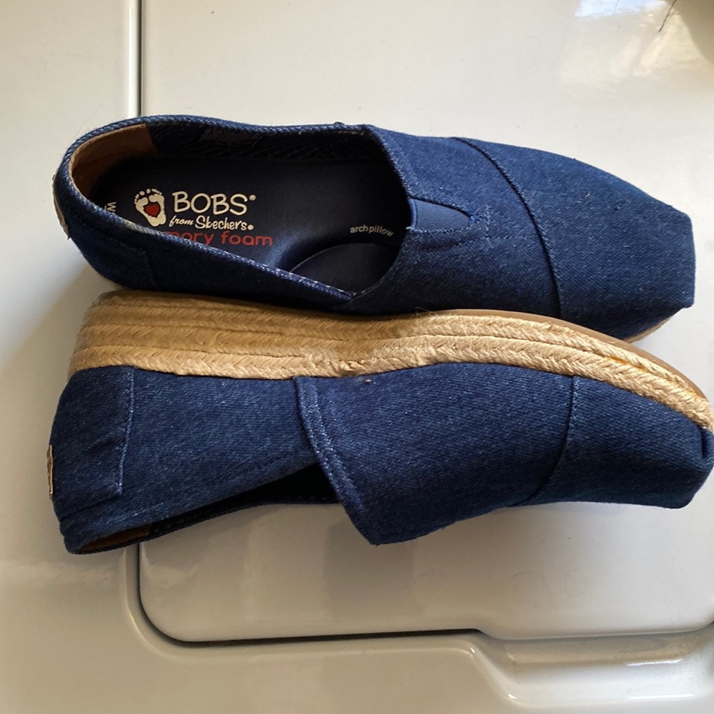Bob’s memory Skechers size 8.5